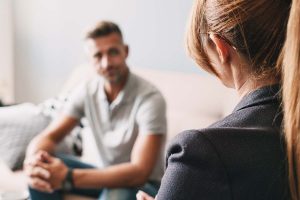 client and therapist discuss cognitive behavioral therapy programs